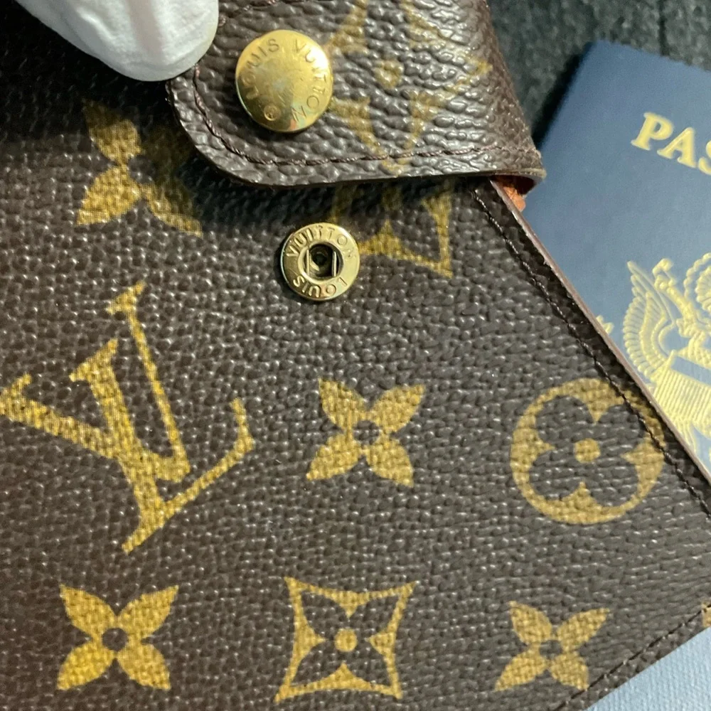 ✅AUTHENTIC LV AGENDA PM PASSPORT HOLDER - Picture 2 of 12